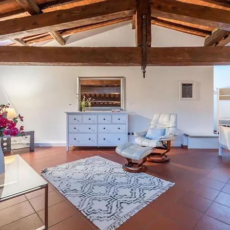 Rondinelli Escape Apartamento